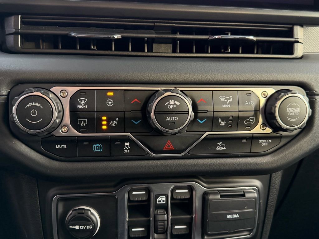 Certified 2025 Jeep Wrangler Unlimited Sahara image 25