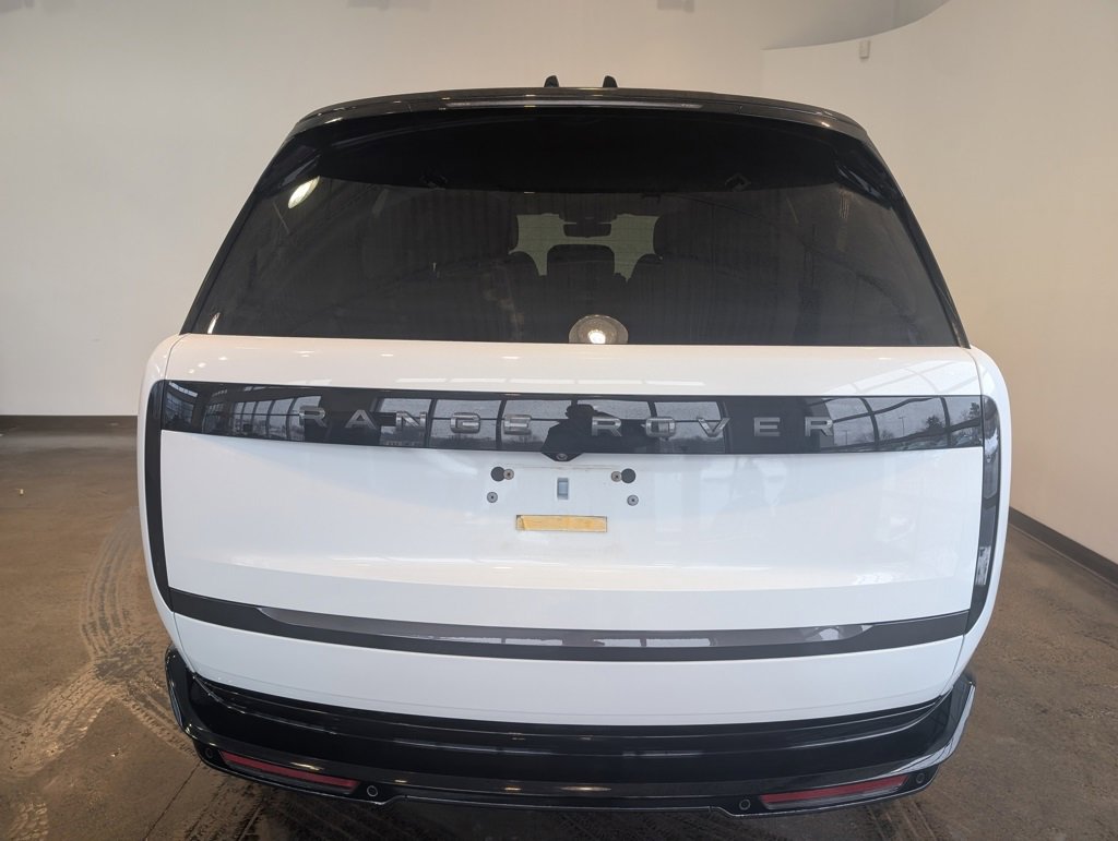 Used 2025 Land Rover Range Rover Long Wheelbase SE image 4