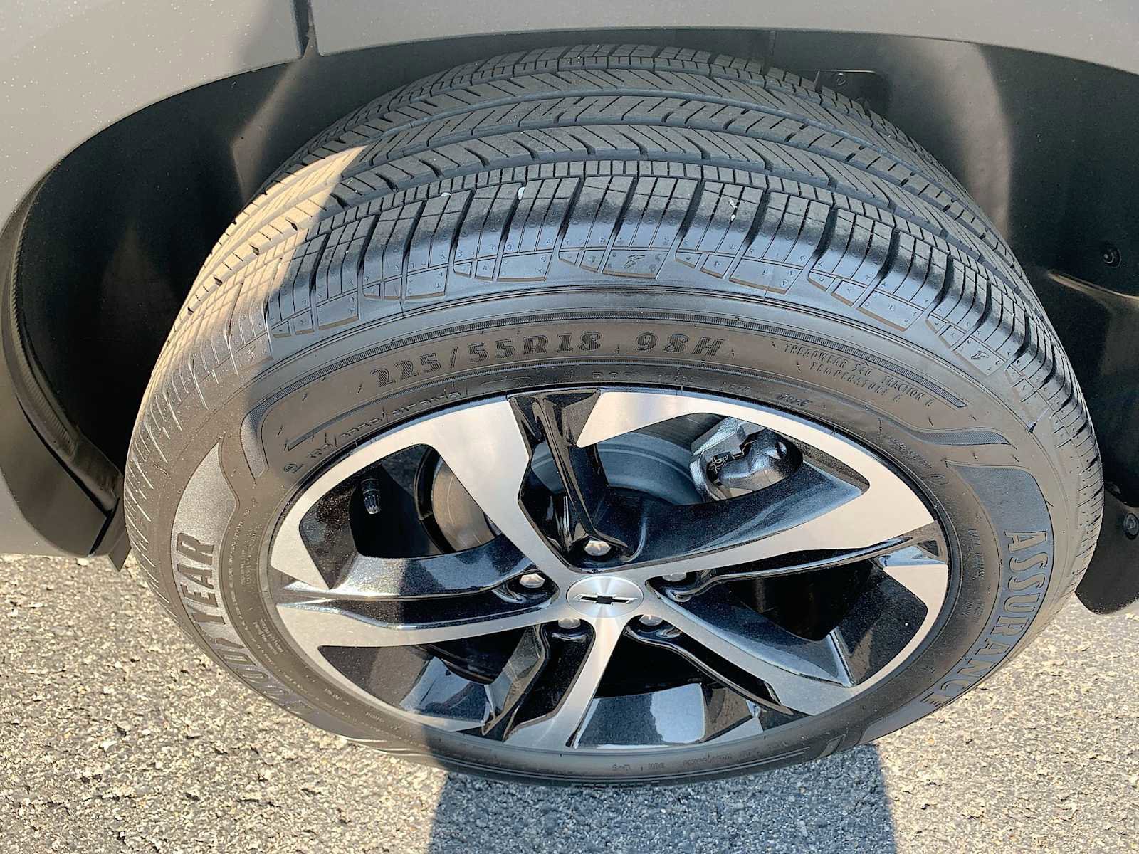 Certified 2025 Chevrolet Trax RS FWD image 29