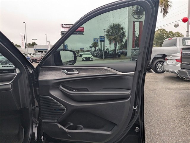 Used 2022 Jeep Grand Cherokee Overland image 32