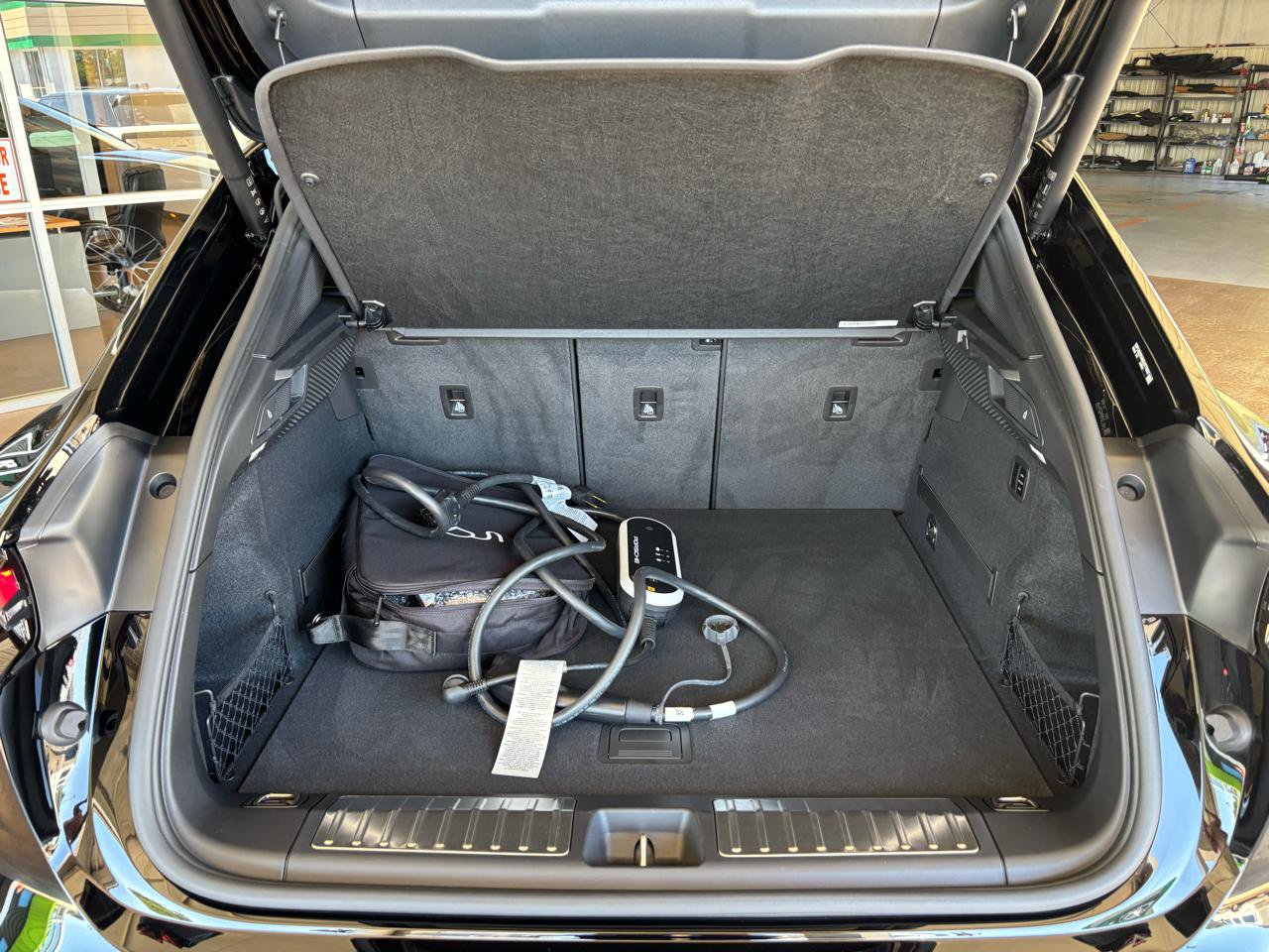 Used 2025 Porsche Macan Electric RWD image 25