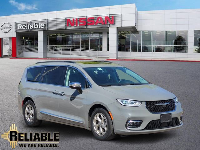Used 2023 Chrysler Pacifica Limited FWD image 1