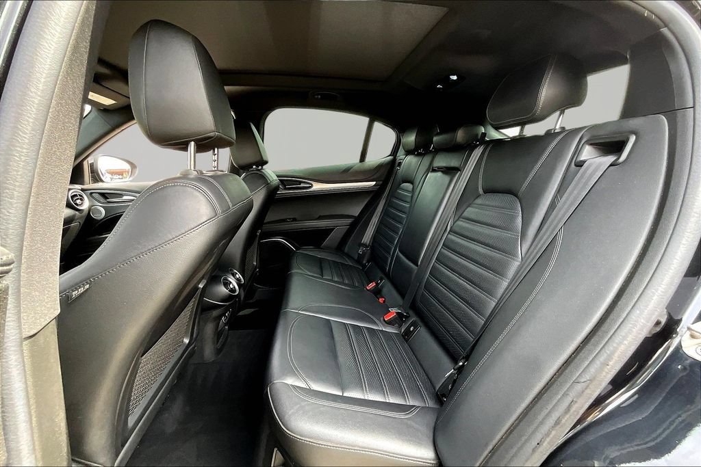 Used 2023 Alfa Romeo Stelvio Veloce AWD/4WD image 23