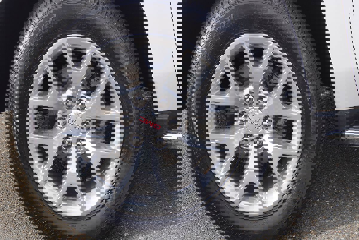 Used 2017 GMC Yukon SLT w/ Open Road Package image 4