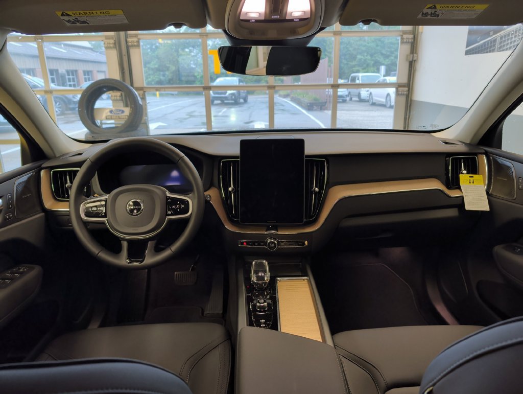 New 2026 Volvo XC60 B5 Plus w/ Protection Package Premier AWD/4WD image 20