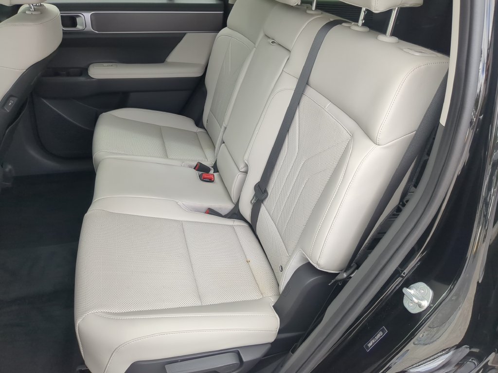 Used 2025 Hyundai Santa Fe SEL FWD image 15