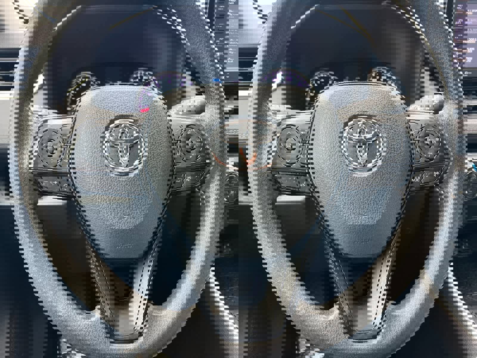 Used 2020 Toyota RAV4 XLE image 24