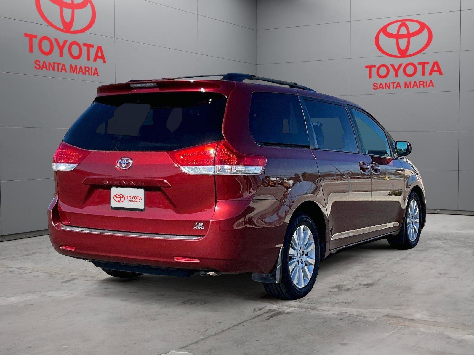 Used 2013 Toyota Sienna LE w/ Towing Pkg image 11