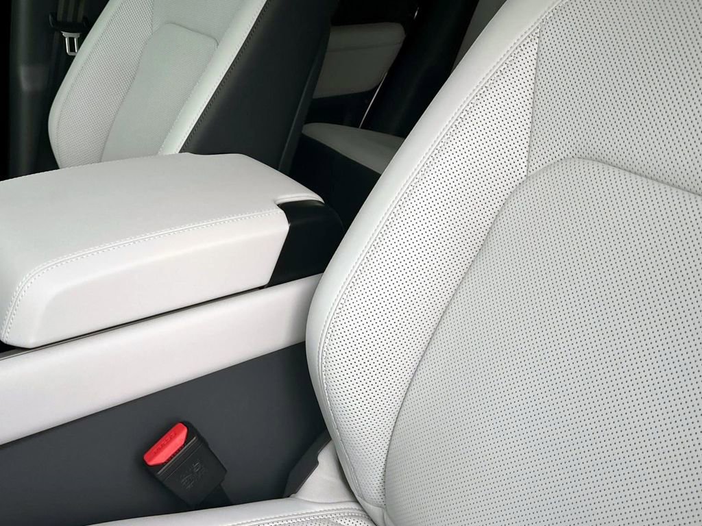 New 2025 Land Rover Defender 110 V8 image 18