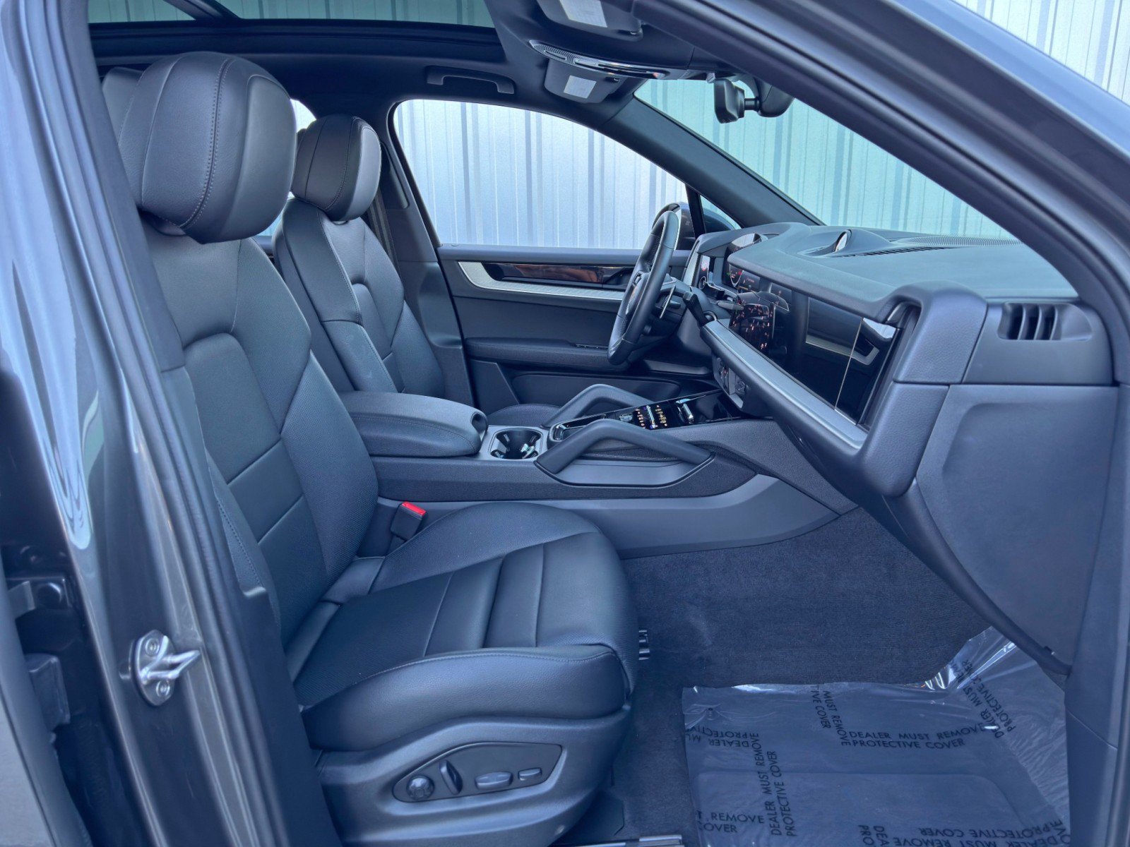 Used 2024 Porsche Cayenne S image 16