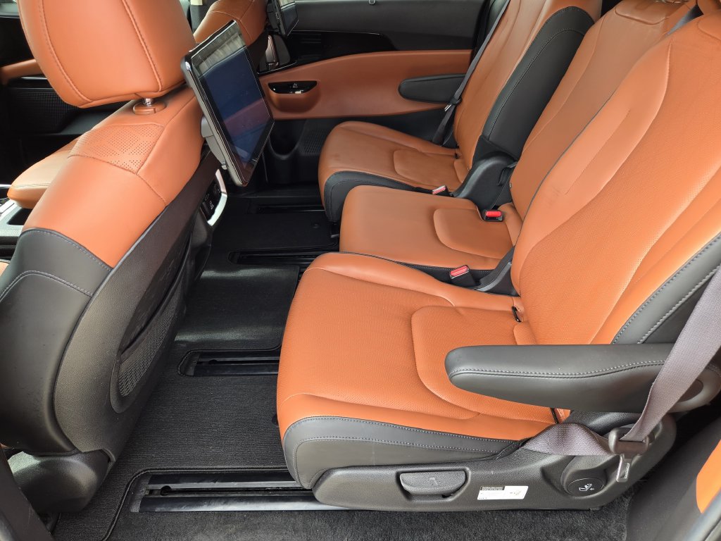 Certified 2022 Kia Carnival SX FWD image 31