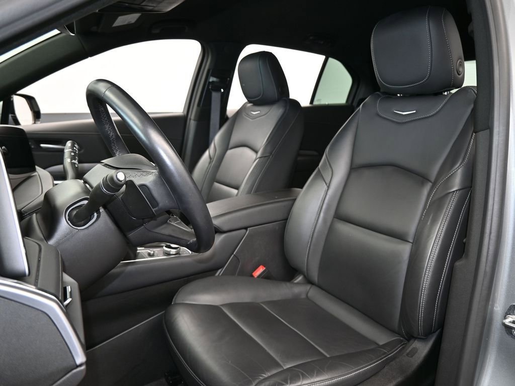 Used 2024 Cadillac XT4 Premium Luxury image 10