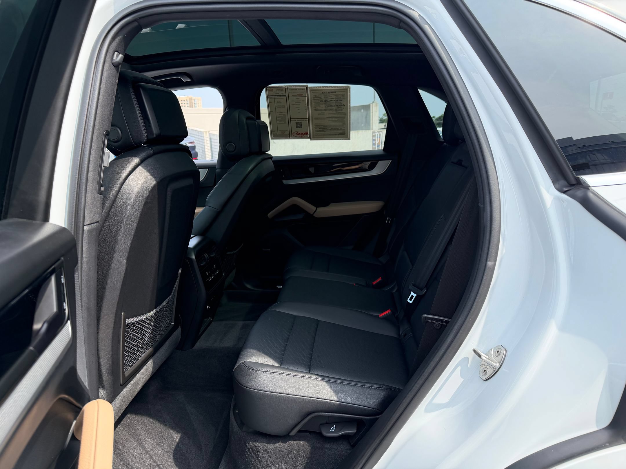 Certified 2024 Porsche Cayenne AWD/4WD image 21