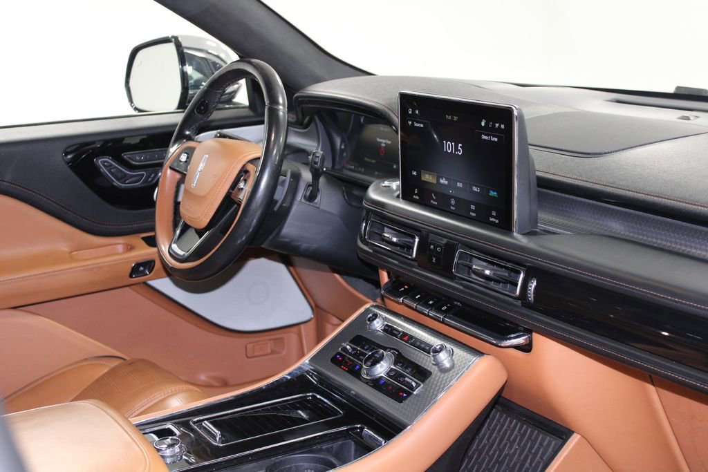 Used 2022 Lincoln Aviator Black Label w/ Class IV Trailer Tow Package image 33