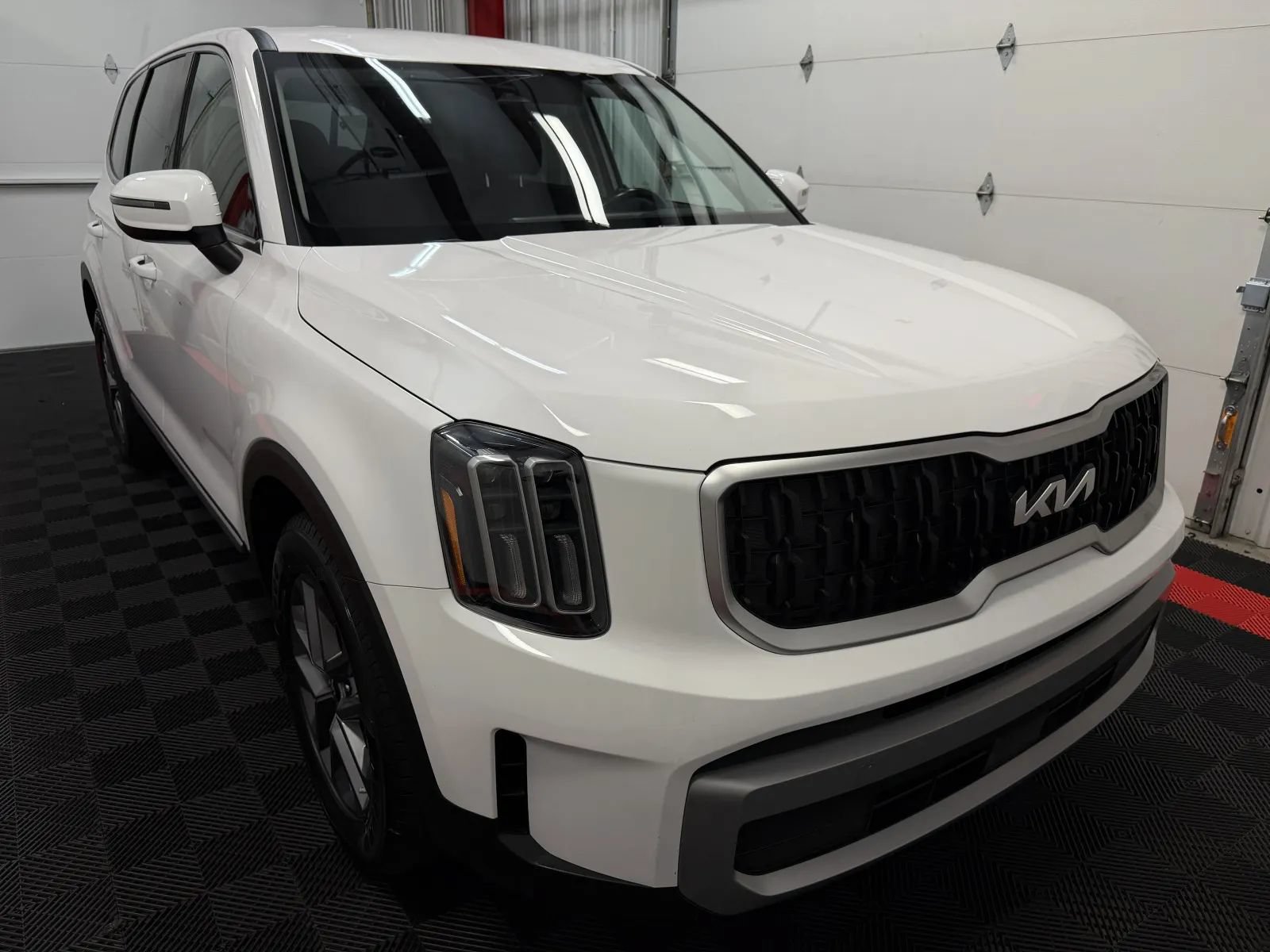 Used 2024 Kia Telluride LX FWD image 6