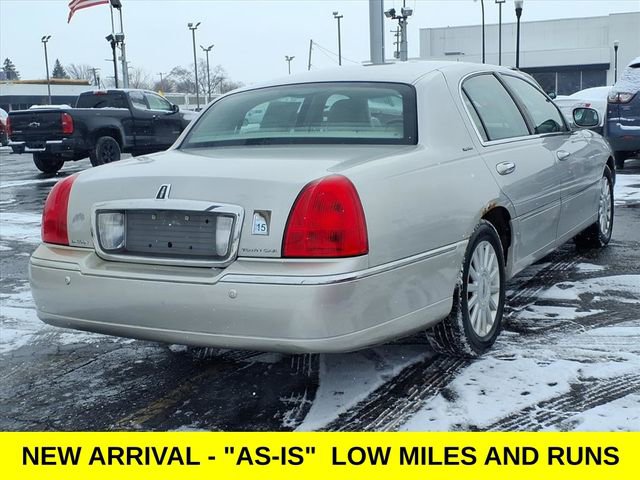 Used 2005 Lincoln Town Car Signature image 21