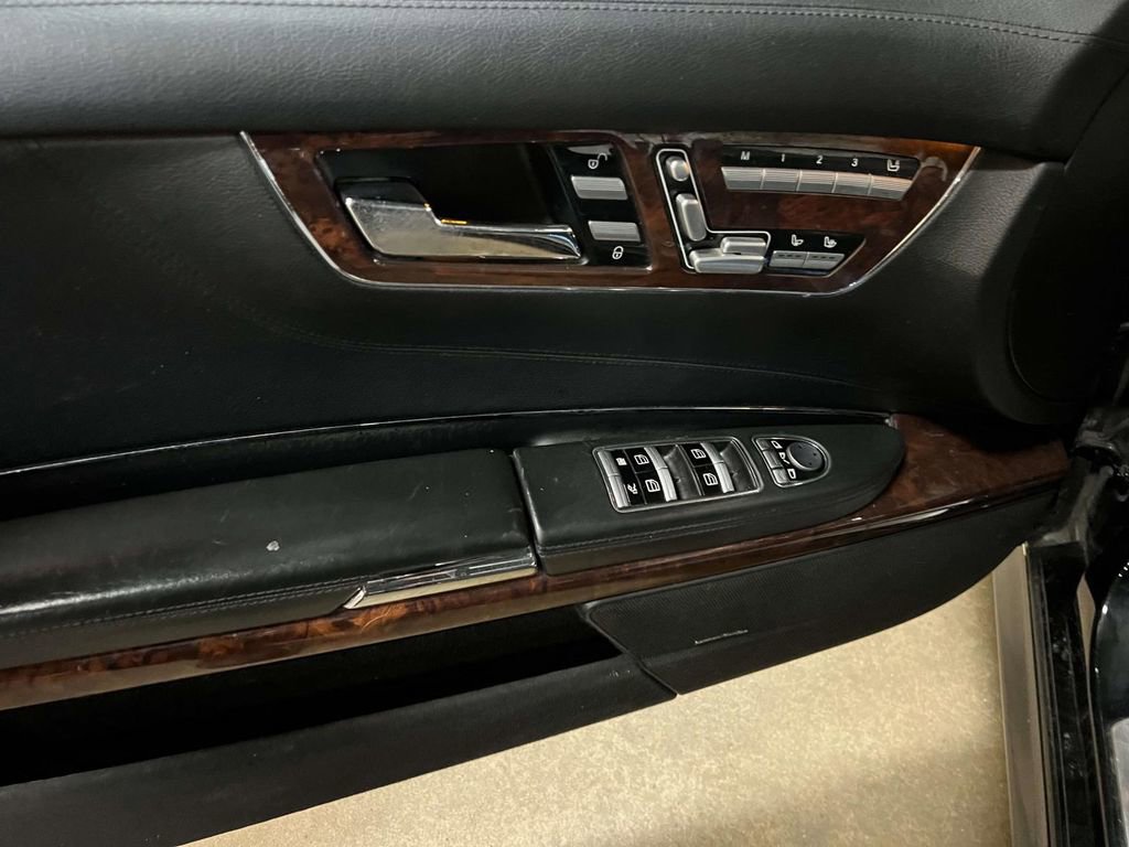 Used 2013 Mercedes-Benz CL 550 4MATIC image 8