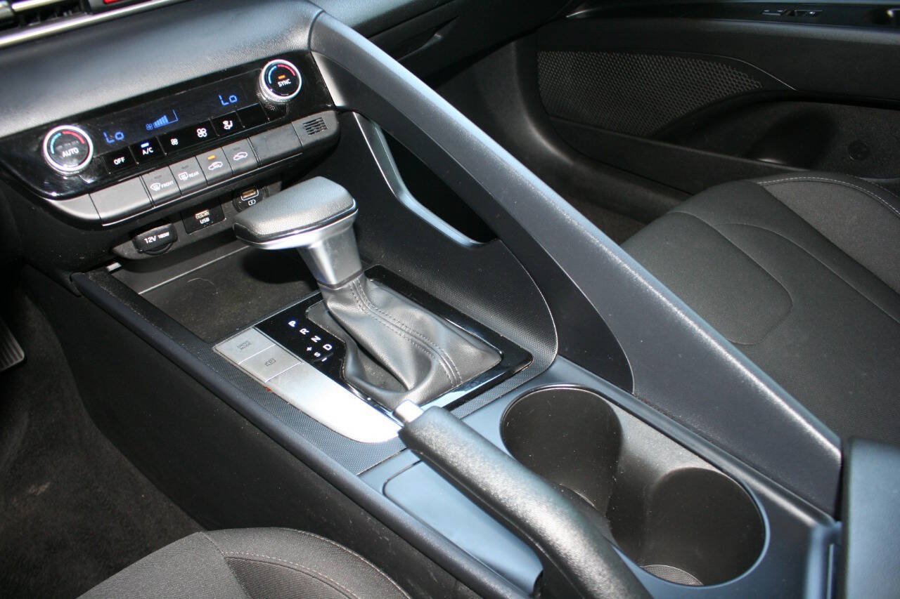 Used 2021 Hyundai Elantra SEL FWD image 17