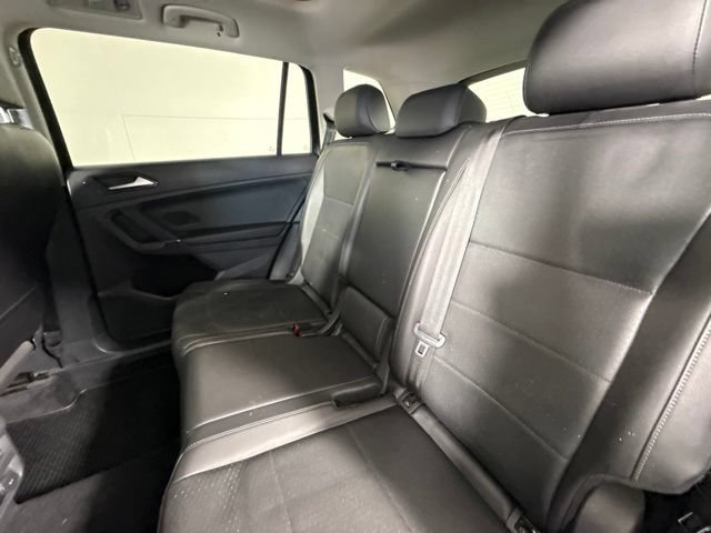 Used 2018 Volkswagen Tiguan SEL AWD/4WD image 28