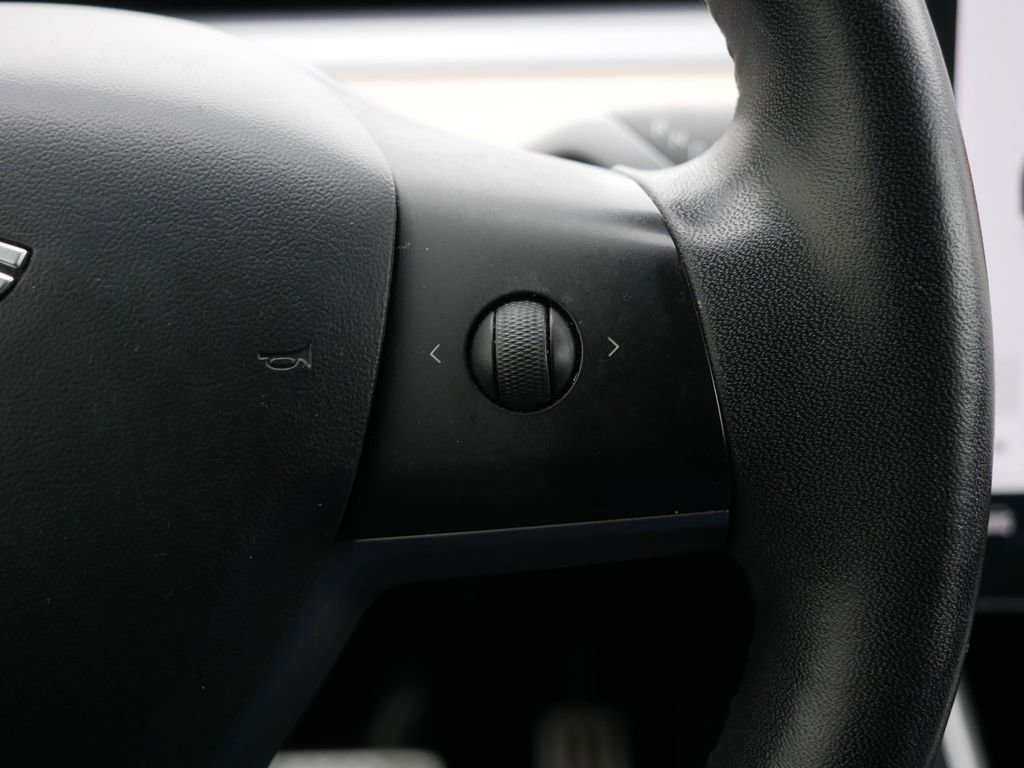 Used 2020 Tesla Model Y Long Range image 22