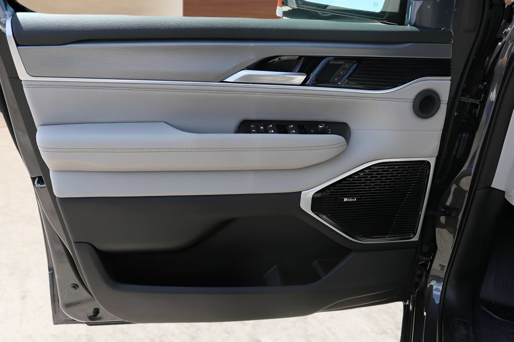 New 2026 Jeep Grand Wagoneer Limited AWD/4WD image 10