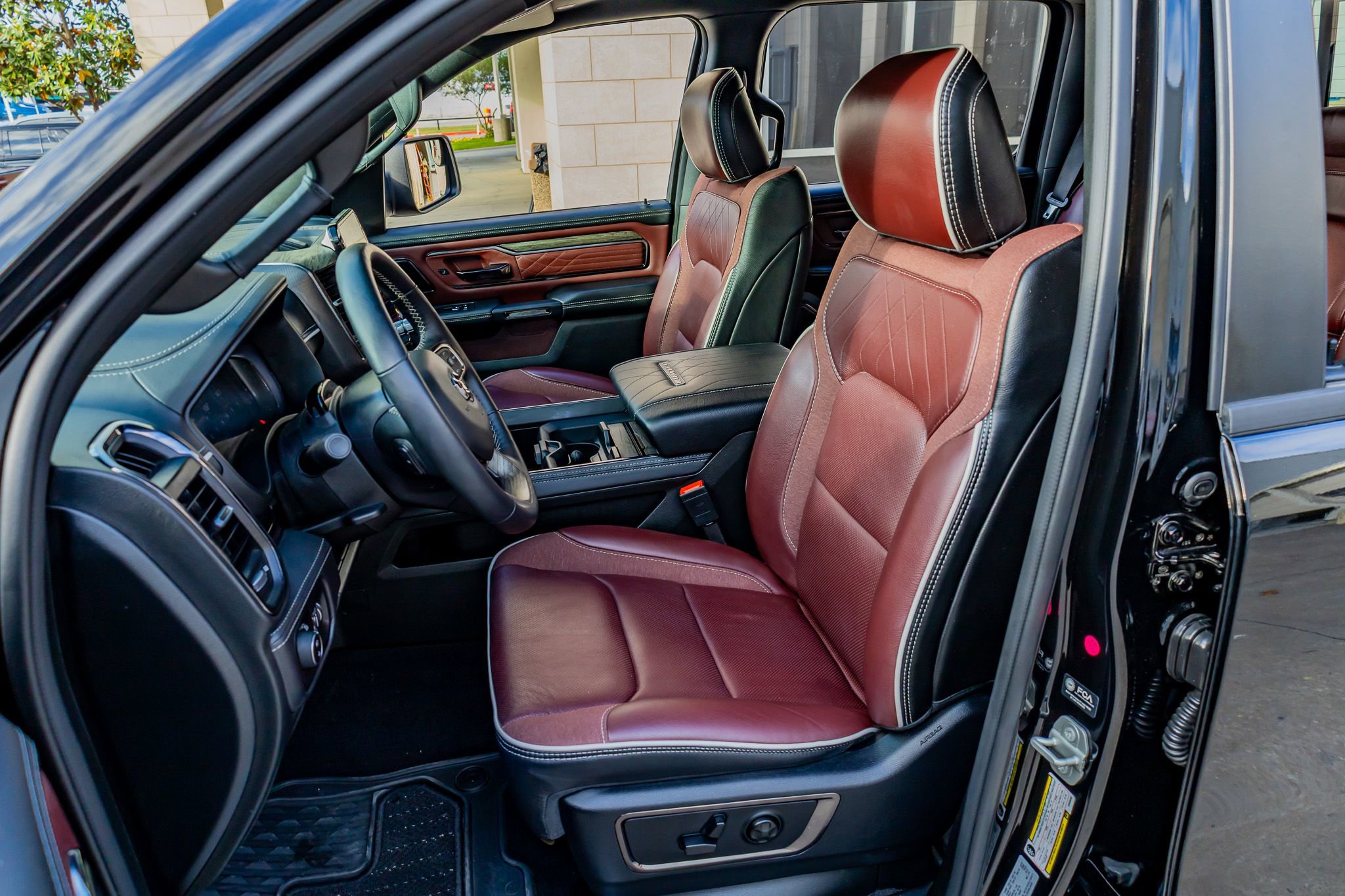 Used 2025 RAM 1500 Limited image 30
