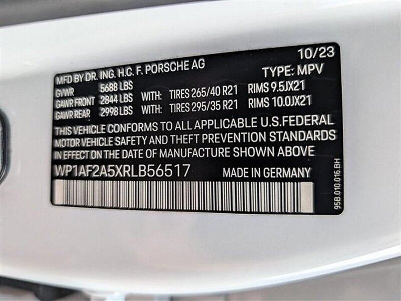 Used 2024 Porsche Macan GTS w/ Sport Chrono Package AWD/4WD image 33