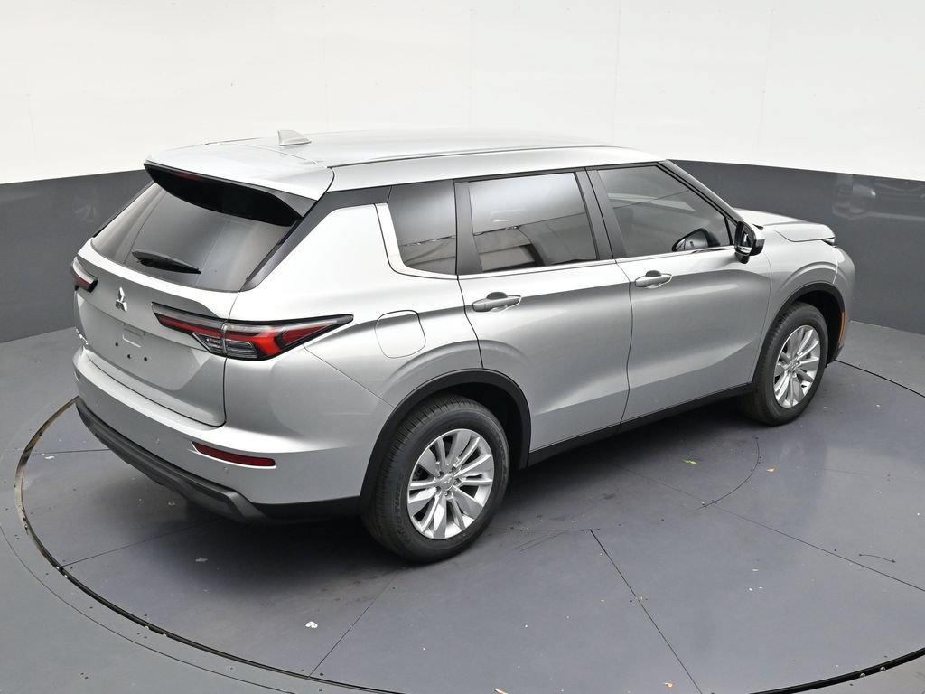 New 2026 Mitsubishi Outlander ES FWD image 15