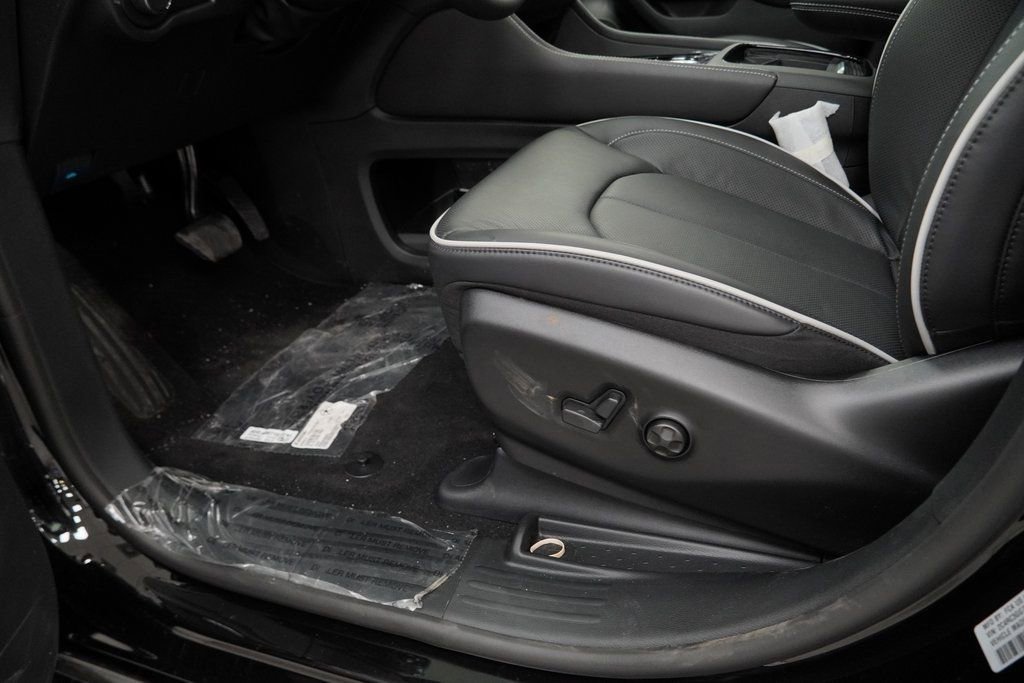 New 2026 Chrysler Pacifica Limited w/ S Appearance Package image 30