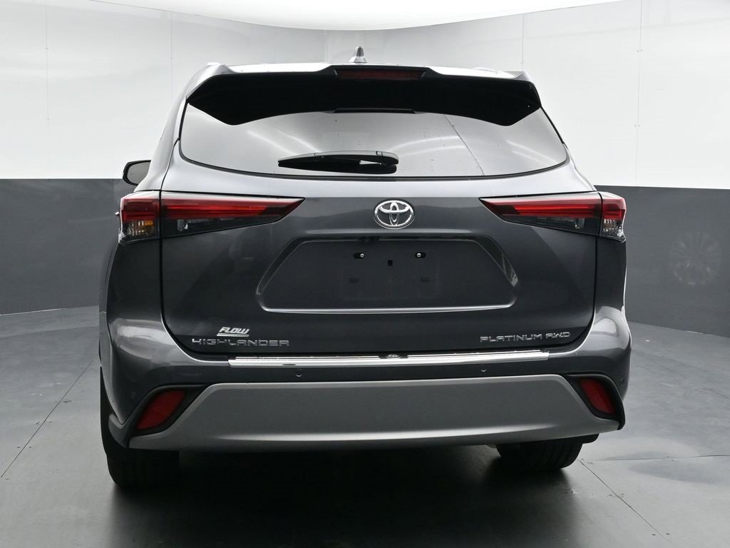Used 2025 Toyota Highlander Platinum image 7