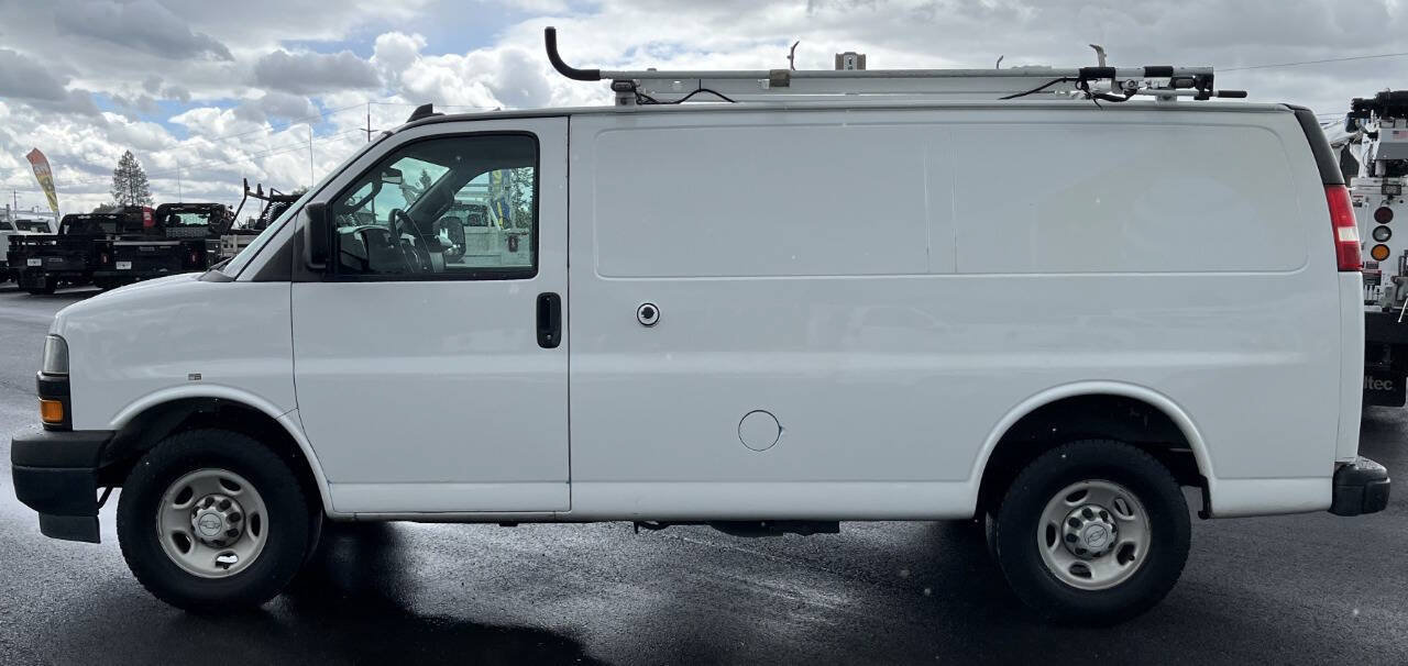 Used 2018 Chevrolet Express 2500 w/ Driver Convenience Package RWD image 8
