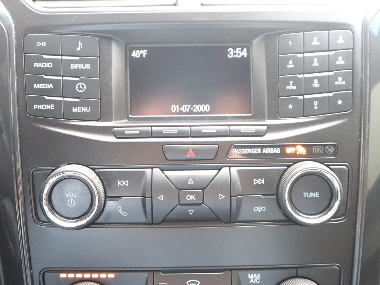 Used 2018 Ford Explorer XLT FWD image 38