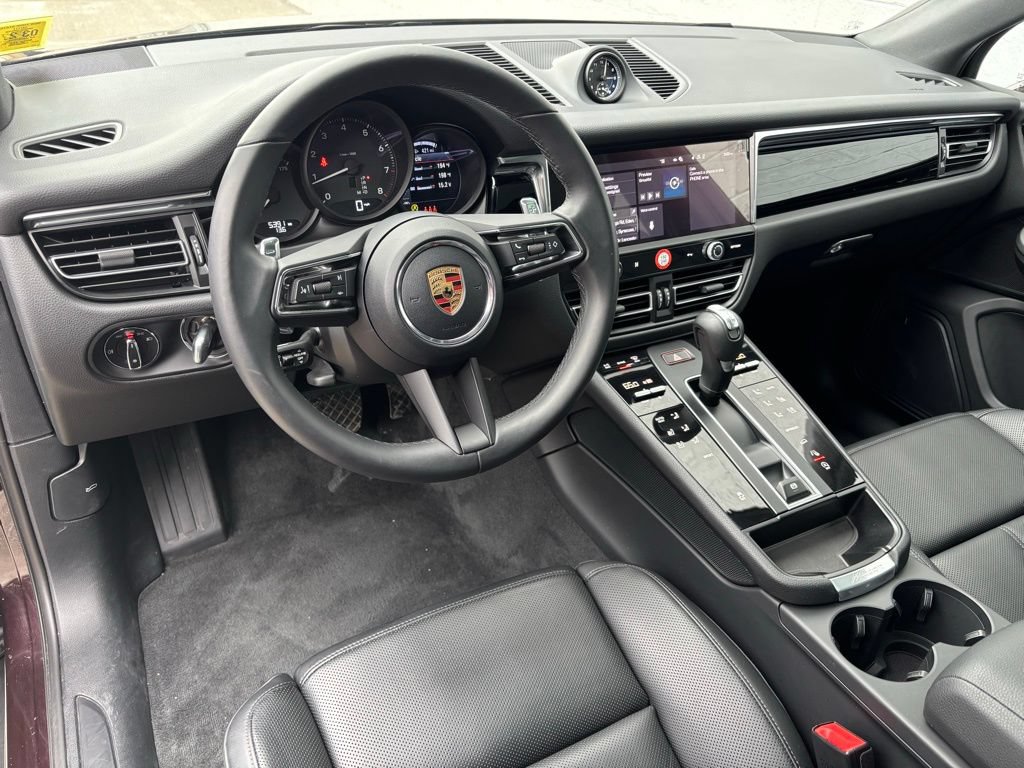 Certified 2026 Porsche Macan AWD/4WD image 4