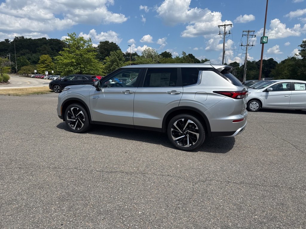 New 2025 Mitsubishi Outlander SE image 13