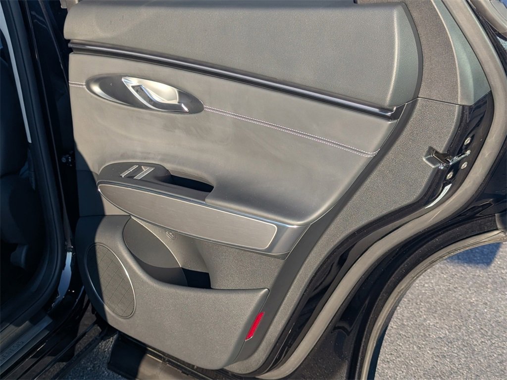 Used 2026 Genesis GV70 2.5T Select image 15