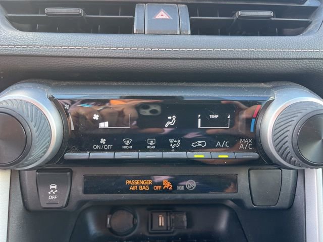 Used 2021 Toyota RAV4 LE FWD image 21