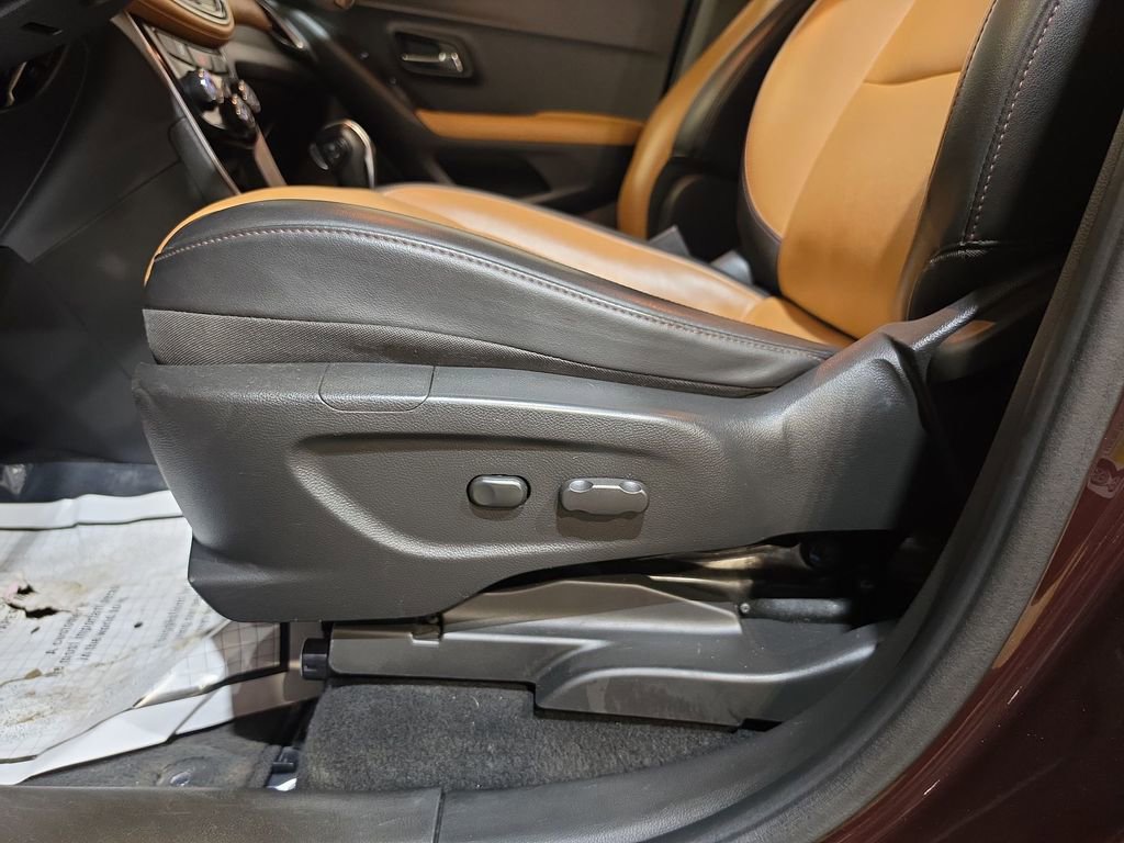 Used 2020 Chevrolet Trax Premier AWD/4WD image 14