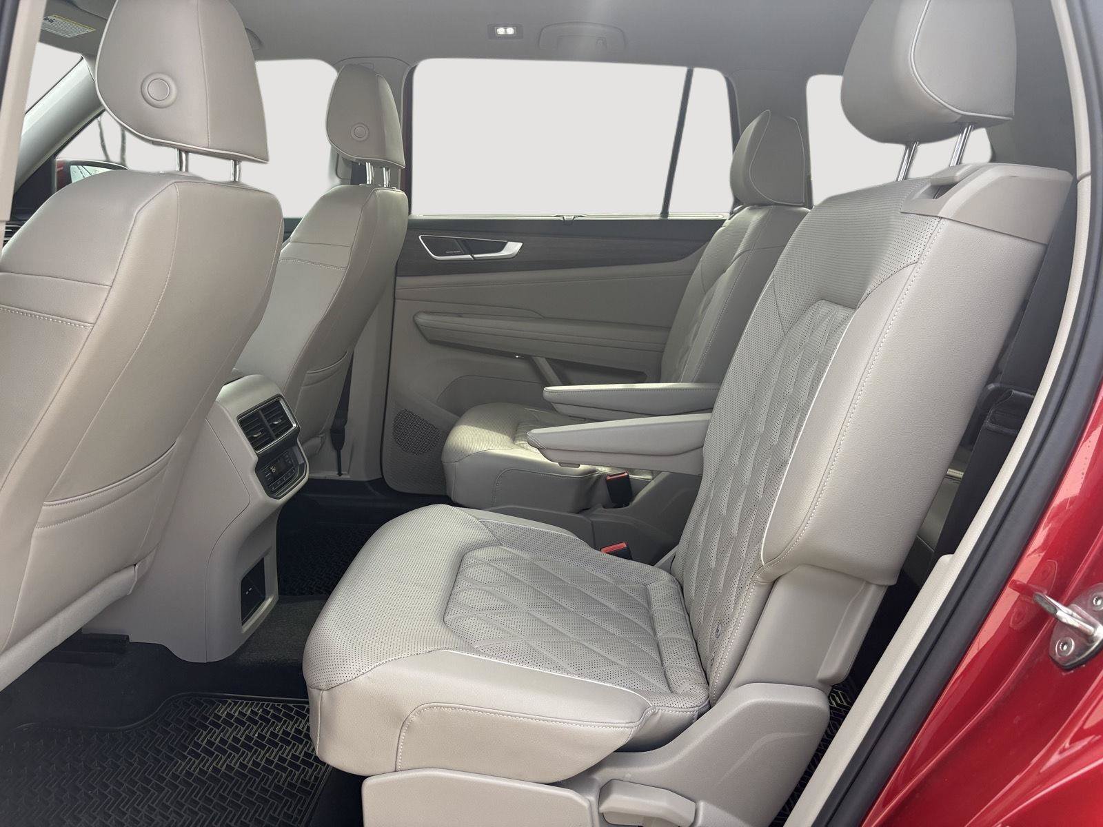 Used 2024 Volkswagen Atlas SEL Premium R-Line AWD/4WD image 6