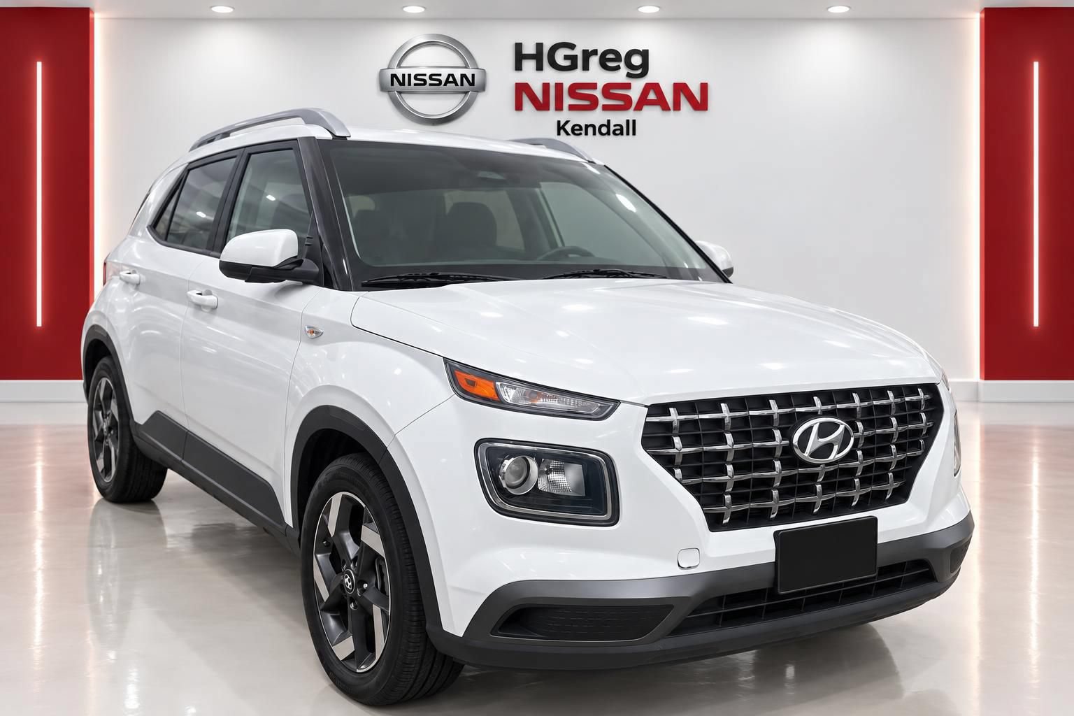 Used 2023 Hyundai Venue SEL FWD image 3