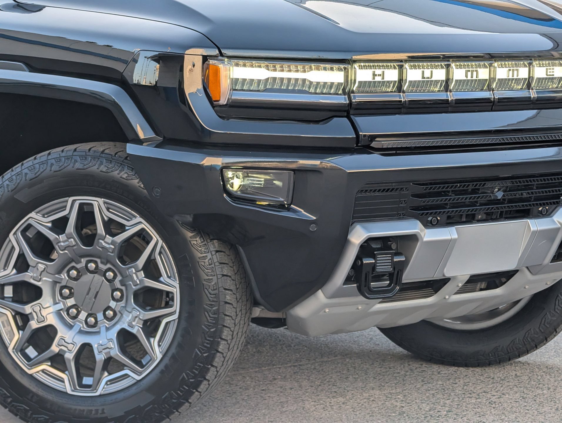 Used 2024 GMC Hummer EV 3X AWD/4WD image 3