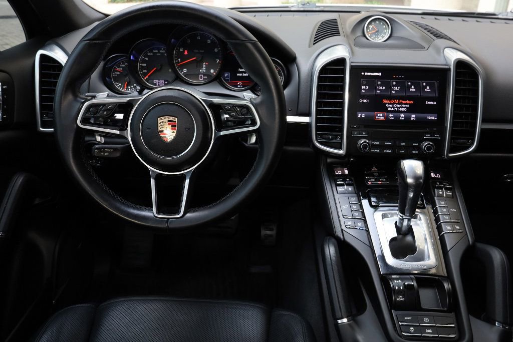 Used 2018 Porsche Cayenne Platinum Edition image 9