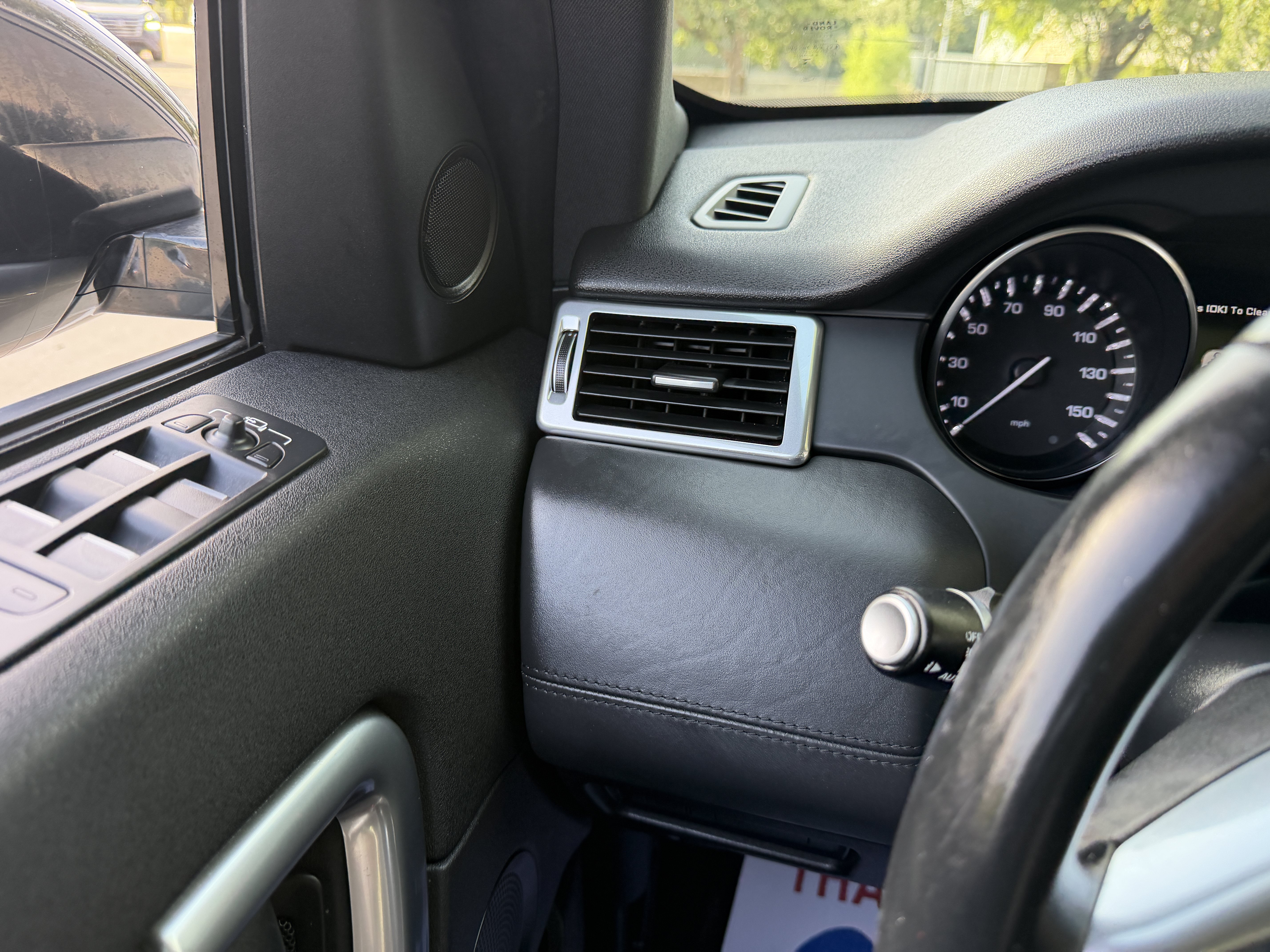 Used 2015 Land Rover Discovery Sport HSE Luxury AWD/4WD image 24