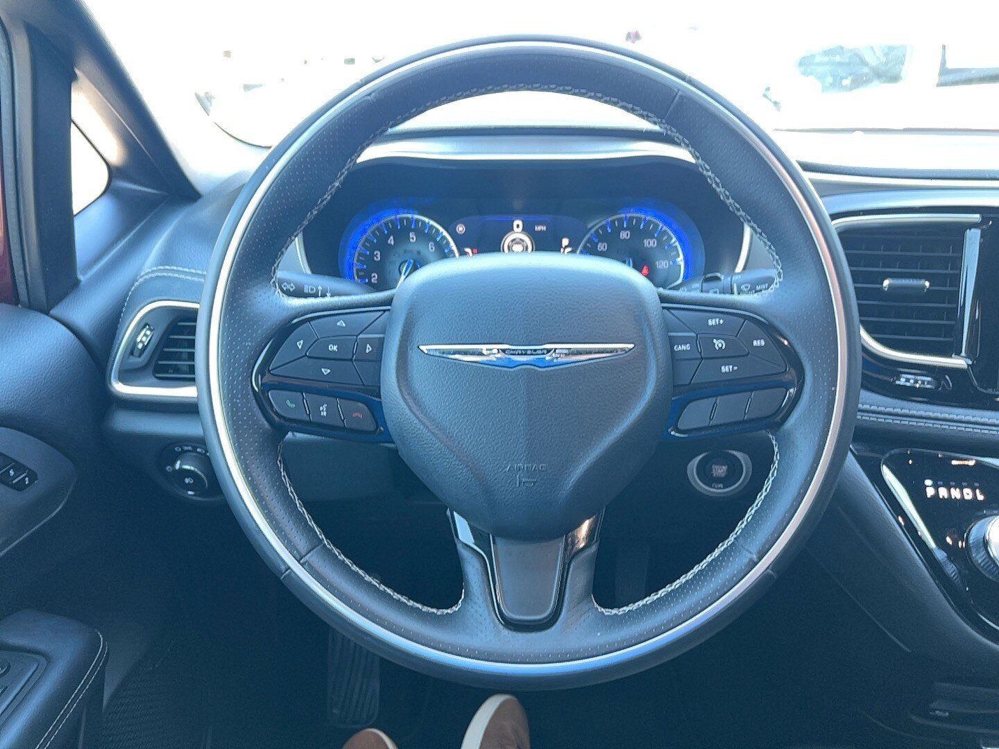 Used 2018 Chrysler Pacifica Limited FWD image 8