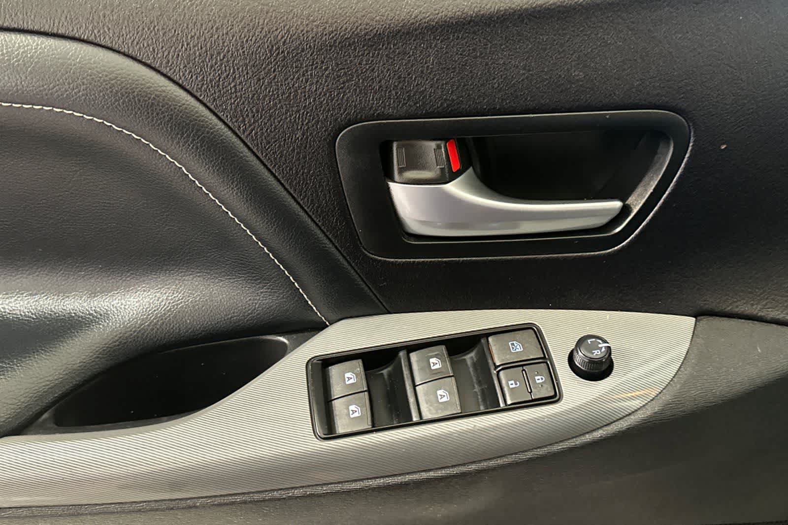 Used 2015 Toyota Sienna SE w/ SE Preferred Package FWD image 13
