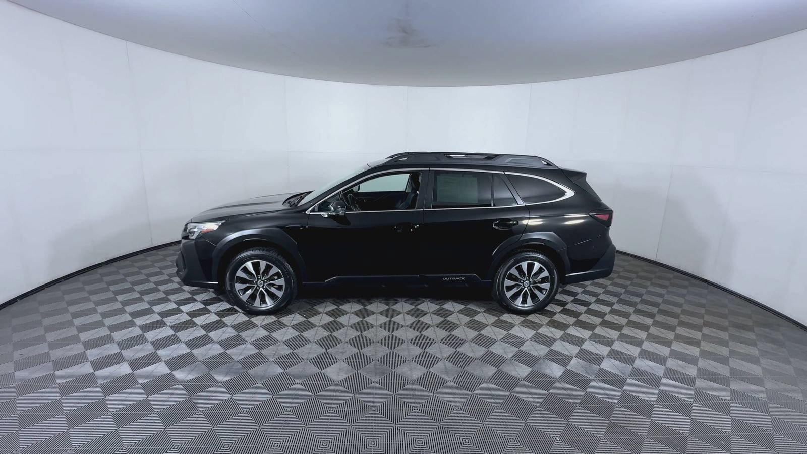 Certified 2023 Subaru Outback Limited AWD/4WD image 4