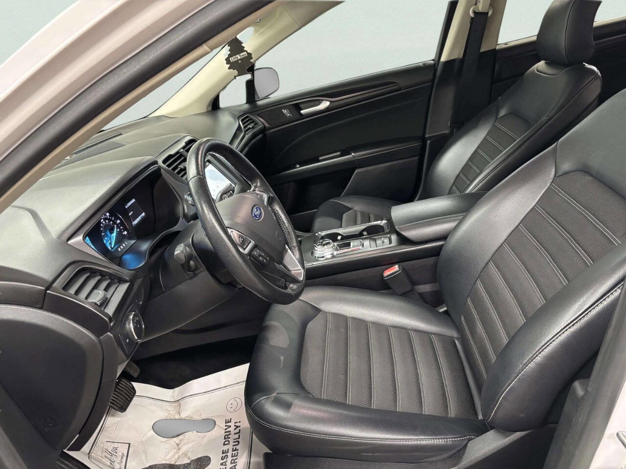 Used 2018 Ford Fusion SE w/ Equipment Group 601A image 11