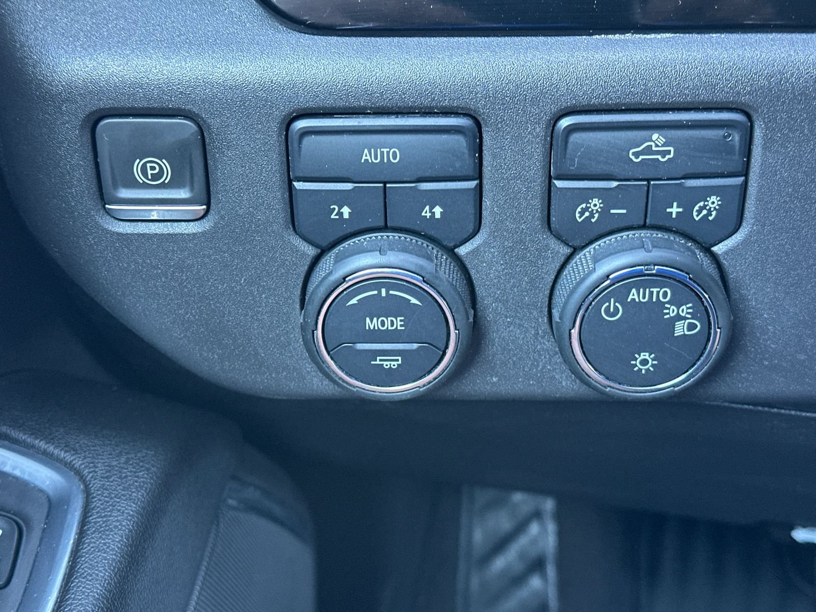 Used 2023 Chevrolet Silverado 1500 LT AWD/4WD image 29