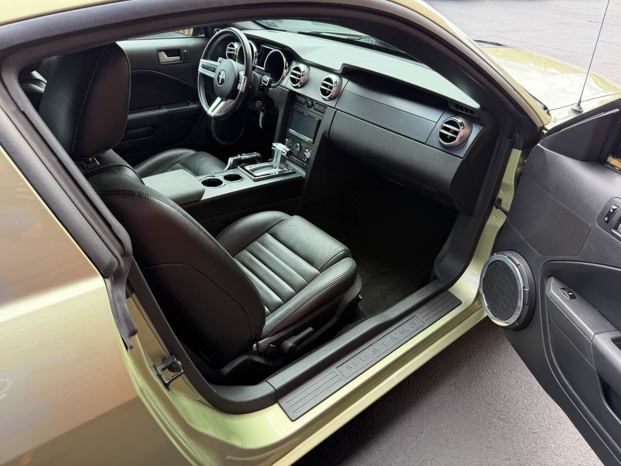 Used 2006 Ford Mustang GT Premium RWD image 20