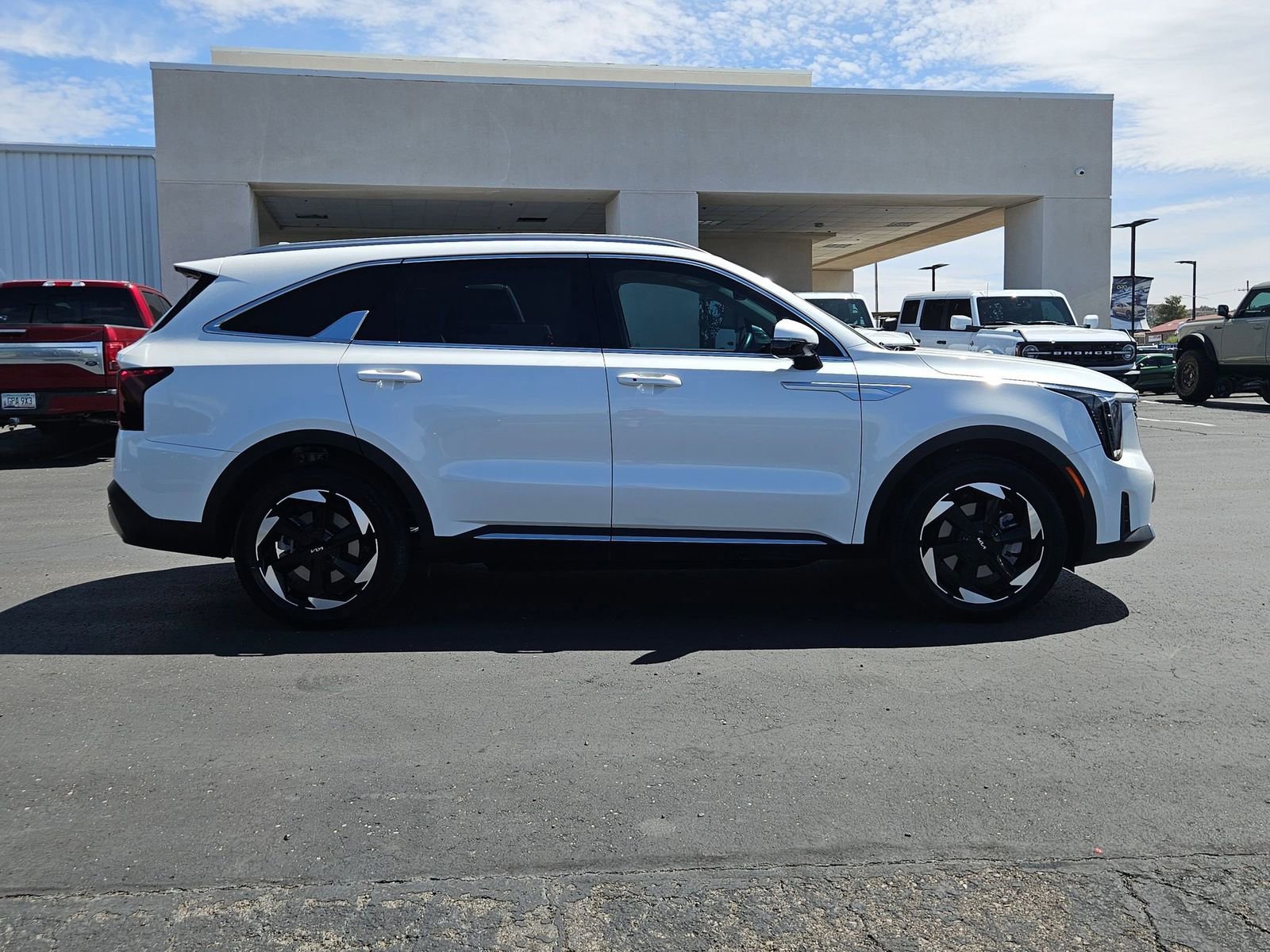 Used 2025 Kia Sorento EX image 4