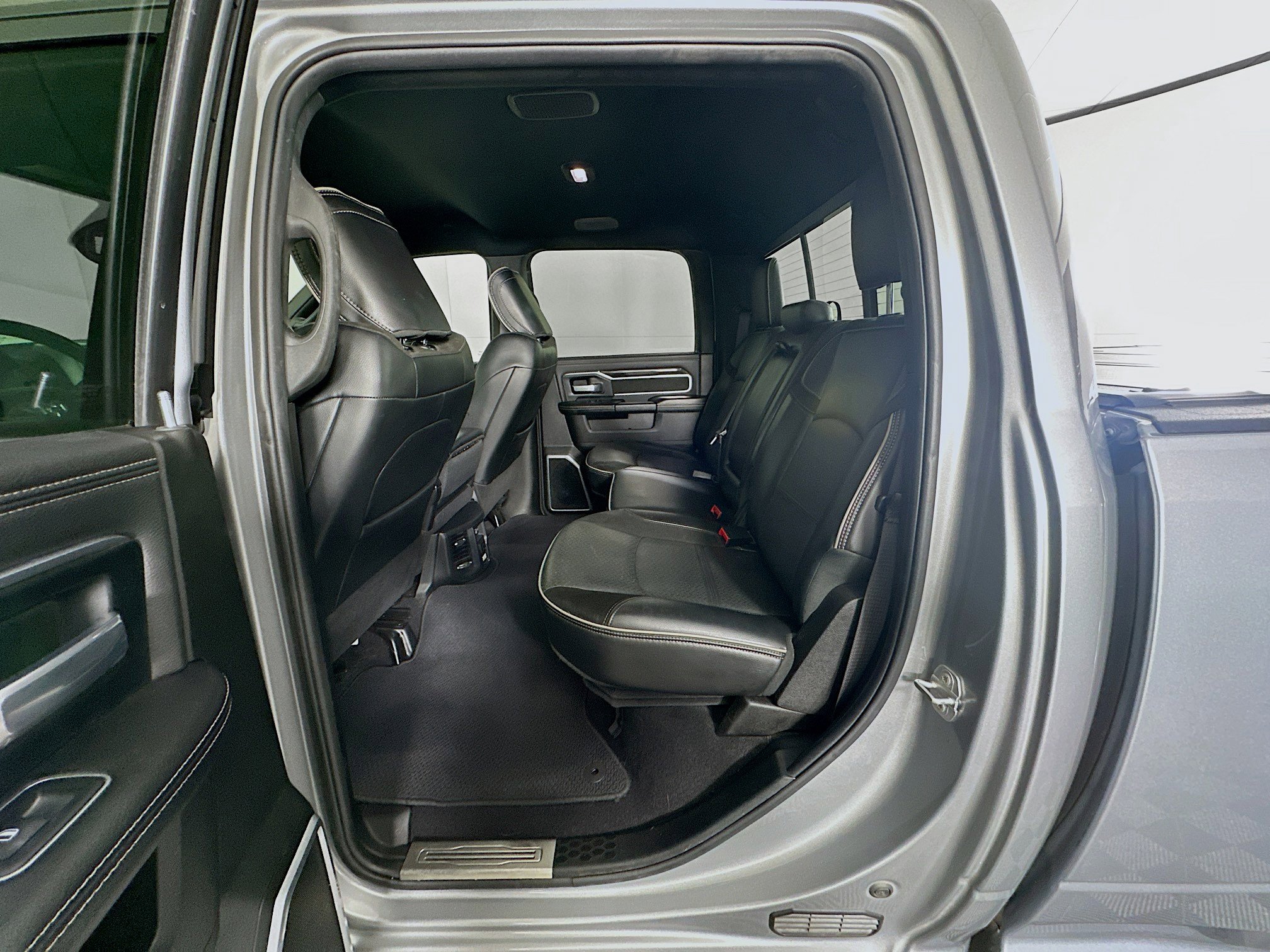 Used 2021 RAM 2500 Laramie w/ Night Edition image 27